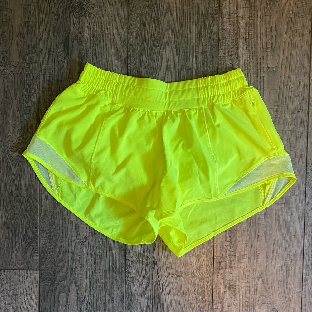 lululemon Hotty Hot Shorts • Size 4 • NWOT